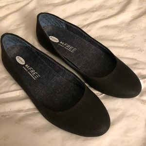 Nearly new Dr Scholl’s black faux leather flats, size 8.5